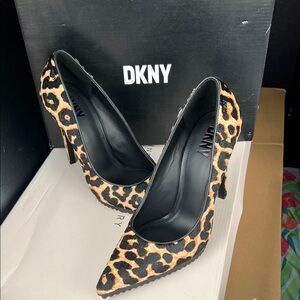 Ladies, DKNY tall heel size 6 1/2 Carissa high pump new inbox